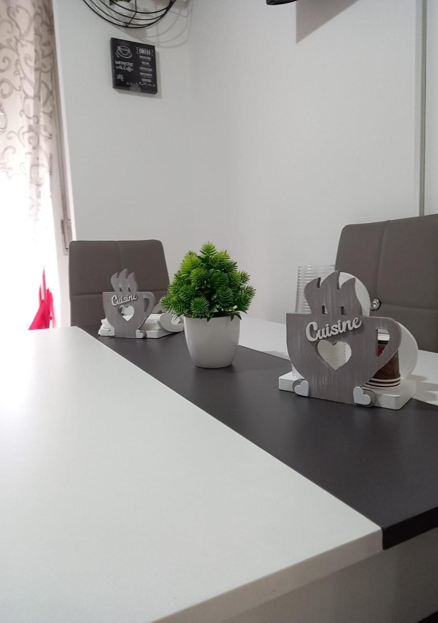My Family Intero Appartamento Con Parcheggio Privato 포텐자 외부 사진
